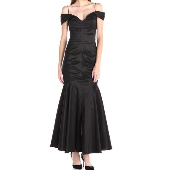 Xscape Dresses & Skirts - Xscape Black Off-Shoulder Ruched Mermaid Ball Gown Women Sz 10 Satin Old Money‎
